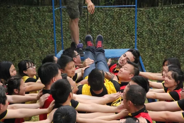 “向梦想出发” 必发7790销售团建活动完善绽放