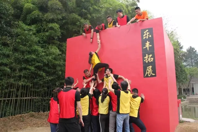 “向梦想出发” 必发7790销售团建活动完善绽放